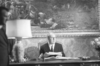 Il Presidente della Repubblica Giuseppe Saragat si prepara per il discorso di fine anno e il ricevimento offerto alle Alte Cariche dello Stato per gli auguri di Natale e Capodanno