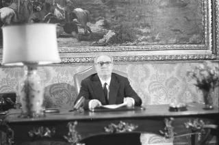 Il Presidente della Repubblica Giuseppe Saragat si prepara per il discorso di fine anno e il ricevimento offerto alle Alte Cariche dello Stato per gli auguri di Natale e Capodanno