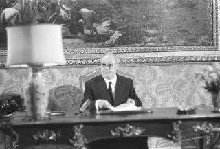 Il Presidente della Repubblica Giuseppe Saragat si prepara per il discorso di fine anno e il ricevimento offerto alle Alte Cariche dello Stato per gli auguri di Natale e Capodanno