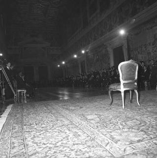 Il Presidente della Repubblica Giuseppe Saragat si prepara per il discorso di fine anno e il ricevimento offerto alle Alte Cariche dello Stato per gli auguri di Natale e Capodanno