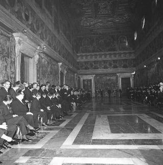 Il Presidente della Repubblica Giuseppe Saragat si prepara per il discorso di fine anno e il ricevimento offerto alle Alte Cariche dello Stato per gli auguri di Natale e Capodanno