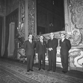 Il Presidente della Repubblica Giuseppe Saragat si prepara per il discorso di fine anno e il ricevimento offerto alle Alte Cariche dello Stato per gli auguri di Natale e Capodanno
