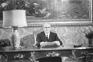 Il Presidente della Repubblica Giuseppe Saragat si prepara per il discorso di fine anno e il ricevimento offerto alle Alte Cariche dello Stato per gli auguri di Natale e Capodanno