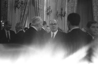 Il Presidente della Repubblica Giuseppe Saragat si prepara per il discorso di fine anno e il ricevimento offerto alle Alte Cariche dello Stato per gli auguri di Natale e Capodanno