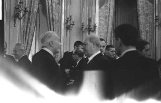 Il Presidente della Repubblica Giuseppe Saragat si prepara per il discorso di fine anno e il ricevimento offerto alle Alte Cariche dello Stato per gli auguri di Natale e Capodanno