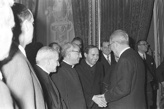 Il Presidente della Repubblica Giuseppe Saragat si prepara per il discorso di fine anno e il ricevimento offerto alle Alte Cariche dello Stato per gli auguri di Natale e Capodanno