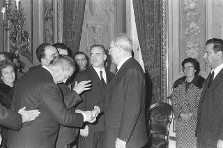 Il Presidente della Repubblica Giuseppe Saragat si prepara per il discorso di fine anno e il ricevimento offerto alle Alte Cariche dello Stato per gli auguri di Natale e Capodanno