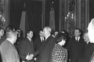 Il Presidente della Repubblica Giuseppe Saragat si prepara per il discorso di fine anno e il ricevimento offerto alle Alte Cariche dello Stato per gli auguri di Natale e Capodanno