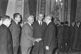 Il Presidente della Repubblica Giuseppe Saragat si prepara per il discorso di fine anno e il ricevimento offerto alle Alte Cariche dello Stato per gli auguri di Natale e Capodanno