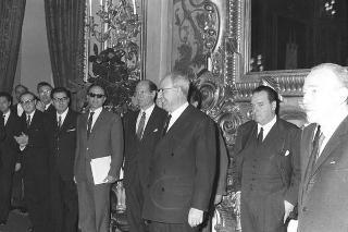 Il Presidente della Repubblica Giuseppe Saragat si prepara per il discorso di fine anno e il ricevimento offerto alle Alte Cariche dello Stato per gli auguri di Natale e Capodanno