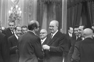 Il Presidente della Repubblica Giuseppe Saragat si prepara per il discorso di fine anno e il ricevimento offerto alle Alte Cariche dello Stato per gli auguri di Natale e Capodanno