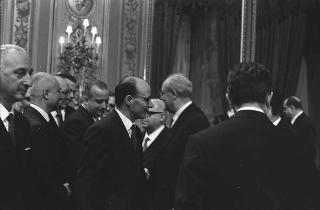 Il Presidente della Repubblica Giuseppe Saragat si prepara per il discorso di fine anno e il ricevimento offerto alle Alte Cariche dello Stato per gli auguri di Natale e Capodanno