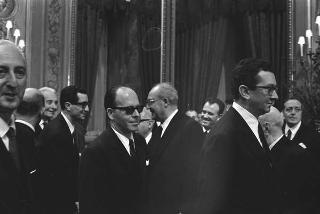 Il Presidente della Repubblica Giuseppe Saragat si prepara per il discorso di fine anno e il ricevimento offerto alle Alte Cariche dello Stato per gli auguri di Natale e Capodanno