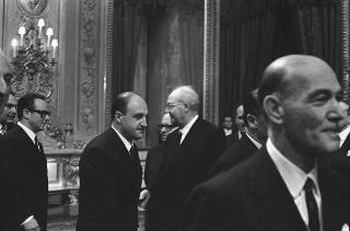 Il Presidente della Repubblica Giuseppe Saragat si prepara per il discorso di fine anno e il ricevimento offerto alle Alte Cariche dello Stato per gli auguri di Natale e Capodanno