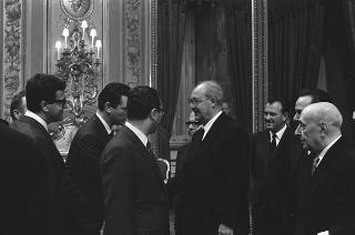 Il Presidente della Repubblica Giuseppe Saragat si prepara per il discorso di fine anno e il ricevimento offerto alle Alte Cariche dello Stato per gli auguri di Natale e Capodanno