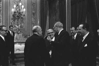 Il Presidente della Repubblica Giuseppe Saragat si prepara per il discorso di fine anno e il ricevimento offerto alle Alte Cariche dello Stato per gli auguri di Natale e Capodanno