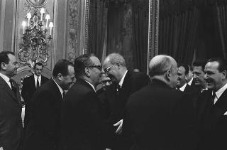 Il Presidente della Repubblica Giuseppe Saragat si prepara per il discorso di fine anno e il ricevimento offerto alle Alte Cariche dello Stato per gli auguri di Natale e Capodanno
