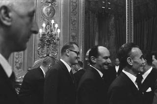 Il Presidente della Repubblica Giuseppe Saragat si prepara per il discorso di fine anno e il ricevimento offerto alle Alte Cariche dello Stato per gli auguri di Natale e Capodanno