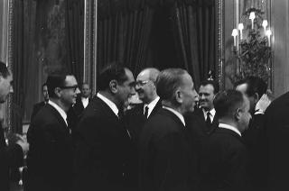 Il Presidente della Repubblica Giuseppe Saragat si prepara per il discorso di fine anno e il ricevimento offerto alle Alte Cariche dello Stato per gli auguri di Natale e Capodanno