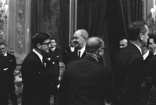 Il Presidente della Repubblica Giuseppe Saragat si prepara per il discorso di fine anno e il ricevimento offerto alle Alte Cariche dello Stato per gli auguri di Natale e Capodanno