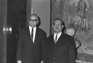 Il Presidente della Repubblica Giuseppe Saragat si prepara per il discorso di fine anno e il ricevimento offerto alle Alte Cariche dello Stato per gli auguri di Natale e Capodanno