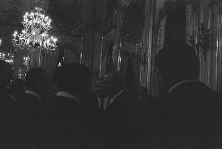 Il Presidente della Repubblica Giuseppe Saragat si prepara per il discorso di fine anno e il ricevimento offerto alle Alte Cariche dello Stato per gli auguri di Natale e Capodanno