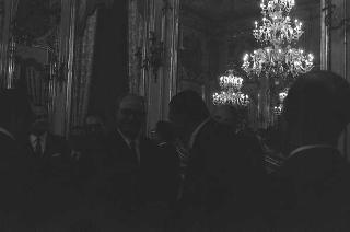 Il Presidente della Repubblica Giuseppe Saragat si prepara per il discorso di fine anno e il ricevimento offerto alle Alte Cariche dello Stato per gli auguri di Natale e Capodanno