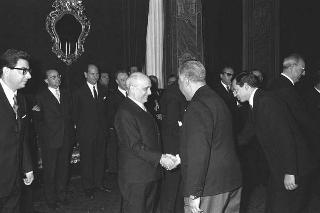 Il Presidente della Repubblica Giuseppe Saragat si prepara per il discorso di fine anno e il ricevimento offerto alle Alte Cariche dello Stato per gli auguri di Natale e Capodanno