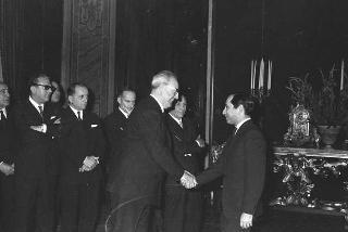 Il Presidente della Repubblica Giuseppe Saragat si prepara per il discorso di fine anno e il ricevimento offerto alle Alte Cariche dello Stato per gli auguri di Natale e Capodanno