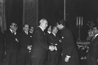 Il Presidente della Repubblica Giuseppe Saragat si prepara per il discorso di fine anno e il ricevimento offerto alle Alte Cariche dello Stato per gli auguri di Natale e Capodanno
