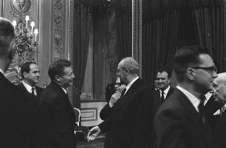 Il Presidente della Repubblica Giuseppe Saragat si prepara per il discorso di fine anno e il ricevimento offerto alle Alte Cariche dello Stato per gli auguri di Natale e Capodanno