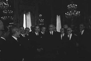 Il Presidente della Repubblica Giuseppe Saragat si prepara per il discorso di fine anno e il ricevimento offerto alle Alte Cariche dello Stato per gli auguri di Natale e Capodanno