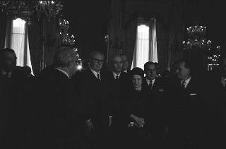 Il Presidente della Repubblica Giuseppe Saragat si prepara per il discorso di fine anno e il ricevimento offerto alle Alte Cariche dello Stato per gli auguri di Natale e Capodanno