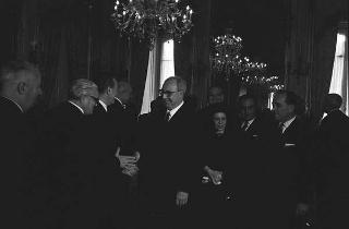 Il Presidente della Repubblica Giuseppe Saragat si prepara per il discorso di fine anno e il ricevimento offerto alle Alte Cariche dello Stato per gli auguri di Natale e Capodanno