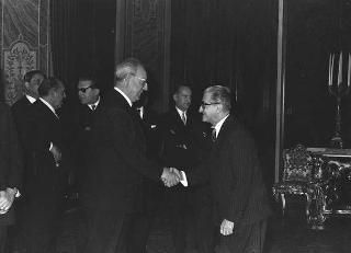 Il Presidente della Repubblica Giuseppe Saragat si prepara per il discorso di fine anno e il ricevimento offerto alle Alte Cariche dello Stato per gli auguri di Natale e Capodanno