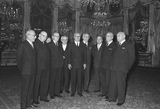 Il Presidente della Repubblica Giuseppe Saragat si prepara per il discorso di fine anno e il ricevimento offerto alle Alte Cariche dello Stato per gli auguri di Natale e Capodanno