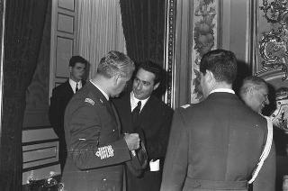 Il Presidente della Repubblica Giuseppe Saragat si prepara per il discorso di fine anno e il ricevimento offerto alle Alte Cariche dello Stato per gli auguri di Natale e Capodanno