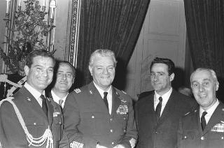 Il Presidente della Repubblica Giuseppe Saragat si prepara per il discorso di fine anno e il ricevimento offerto alle Alte Cariche dello Stato per gli auguri di Natale e Capodanno