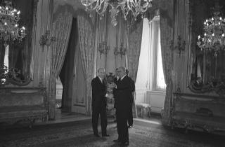Il Presidente della Repubblica Giuseppe Saragat si prepara per il discorso di fine anno e il ricevimento offerto alle Alte Cariche dello Stato per gli auguri di Natale e Capodanno