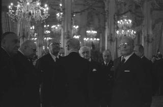 Il Presidente della Repubblica Giuseppe Saragat si prepara per il discorso di fine anno e il ricevimento offerto alle Alte Cariche dello Stato per gli auguri di Natale e Capodanno