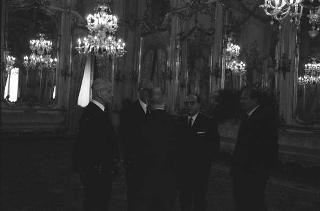Il Presidente della Repubblica Giuseppe Saragat si prepara per il discorso di fine anno e il ricevimento offerto alle Alte Cariche dello Stato per gli auguri di Natale e Capodanno