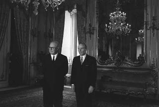 Il Presidente della Repubblica Giuseppe Saragat si prepara per il discorso di fine anno e il ricevimento offerto alle Alte Cariche dello Stato per gli auguri di Natale e Capodanno
