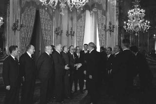 Il Presidente della Repubblica Giuseppe Saragat si prepara per il discorso di fine anno e il ricevimento offerto alle Alte Cariche dello Stato per gli auguri di Natale e Capodanno