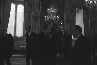 Il Presidente della Repubblica Giuseppe Saragat si prepara per il discorso di fine anno e il ricevimento offerto alle Alte Cariche dello Stato per gli auguri di Natale e Capodanno