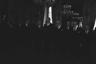 Il Presidente della Repubblica Giuseppe Saragat si prepara per il discorso di fine anno e il ricevimento offerto alle Alte Cariche dello Stato per gli auguri di Natale e Capodanno