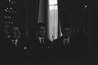 Il Presidente della Repubblica Giuseppe Saragat si prepara per il discorso di fine anno e il ricevimento offerto alle Alte Cariche dello Stato per gli auguri di Natale e Capodanno
