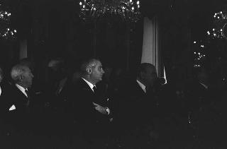 Il Presidente della Repubblica Giuseppe Saragat si prepara per il discorso di fine anno e il ricevimento offerto alle Alte Cariche dello Stato per gli auguri di Natale e Capodanno
