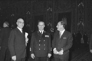 Il Presidente della Repubblica Giuseppe Saragat si prepara per il discorso di fine anno e il ricevimento offerto alle Alte Cariche dello Stato per gli auguri di Natale e Capodanno