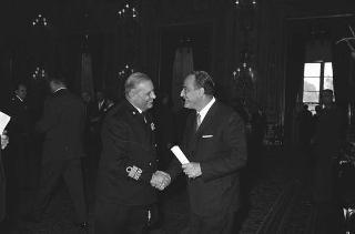 Il Presidente della Repubblica Giuseppe Saragat si prepara per il discorso di fine anno e il ricevimento offerto alle Alte Cariche dello Stato per gli auguri di Natale e Capodanno