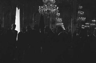 Il Presidente della Repubblica Giuseppe Saragat si prepara per il discorso di fine anno e il ricevimento offerto alle Alte Cariche dello Stato per gli auguri di Natale e Capodanno